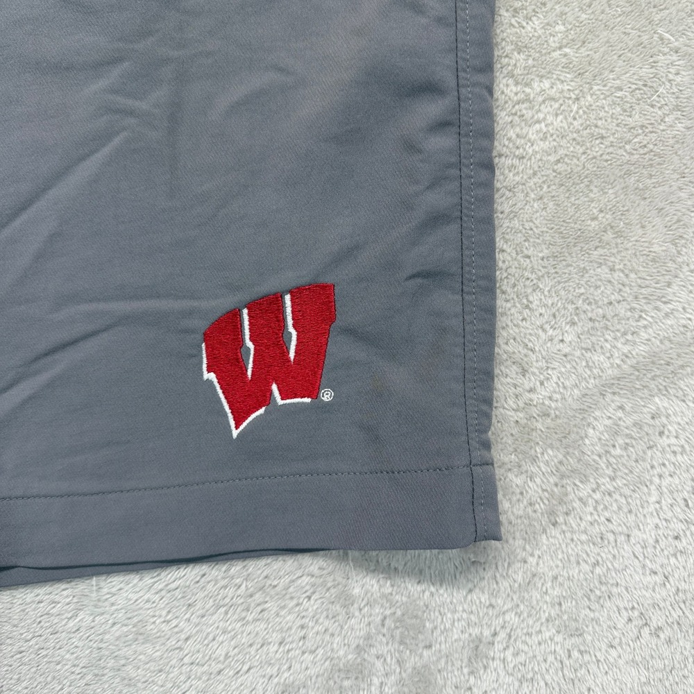 Wisconsin Badgers Shorts 34 Gray Mens Under Armour Match Play Golf College NCAA - Picture 2 of 13
